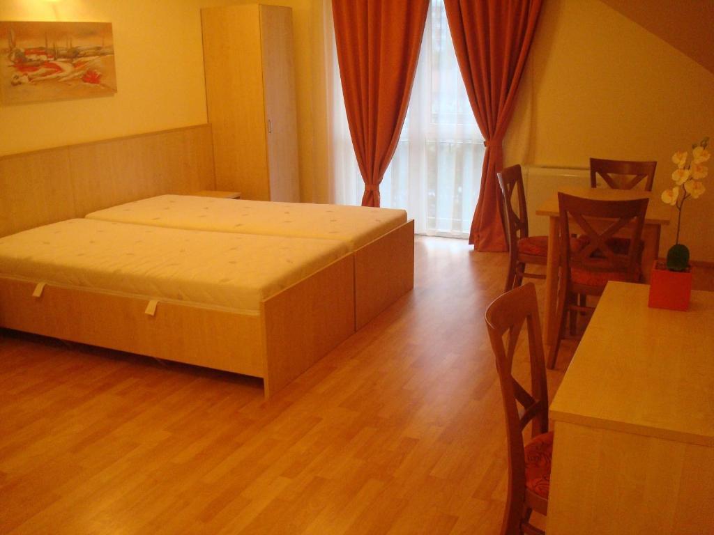 Carpe Diem Apartment Хайдусобосло Номер фото