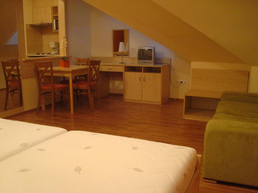 Carpe Diem Apartment Хайдусобосло Номер фото