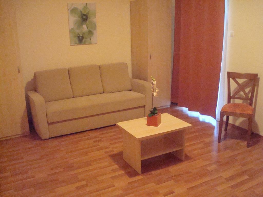 Carpe Diem Apartment Хайдусобосло Номер фото