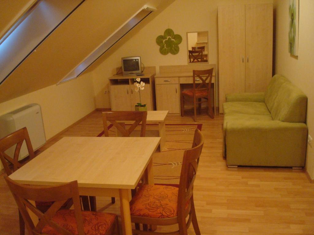 Carpe Diem Apartment Хайдусобосло Номер фото